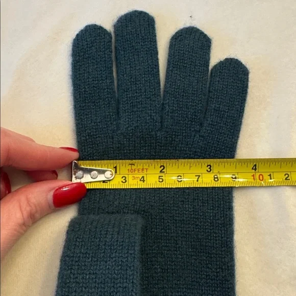 Like new! L.L. Bean Cashmere Beanie and Gloves Set - Picture 9 of 10
